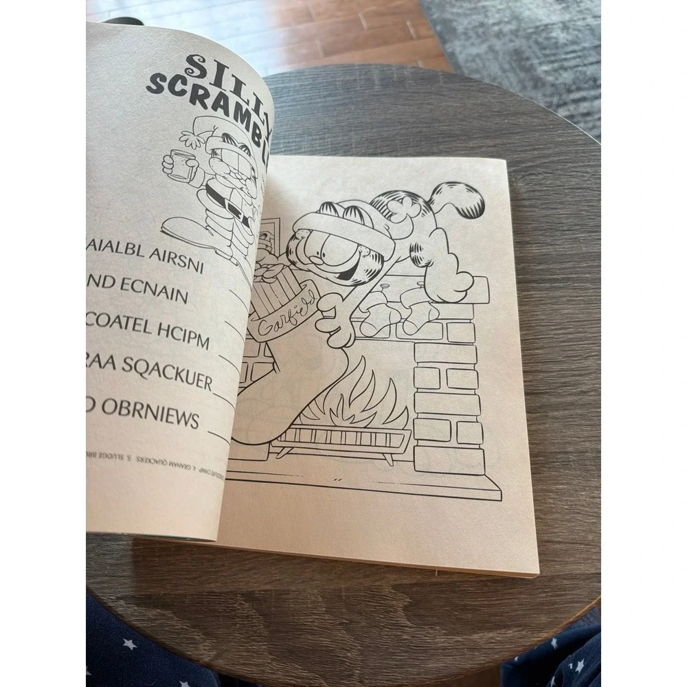 2005 Garfield's Holiday Play Coloring & Activity Book Unused